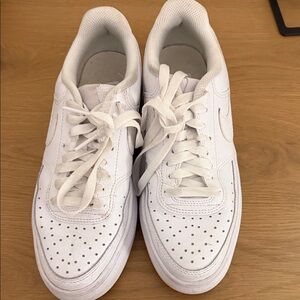 Nike White Low-Top Leather Sneakers - Clean Classic Style
